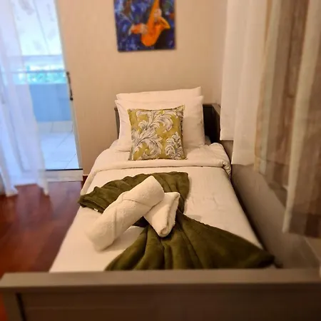 - La Amistad Apartment *